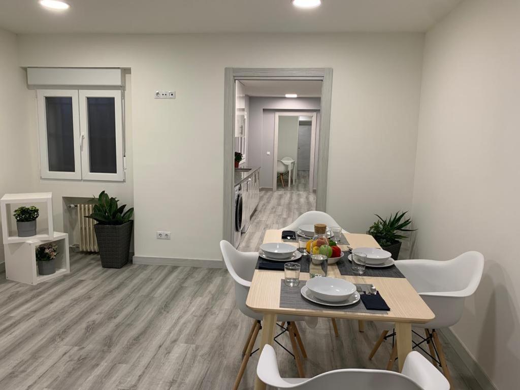 Mirrooms Oviedo Bagian luar foto